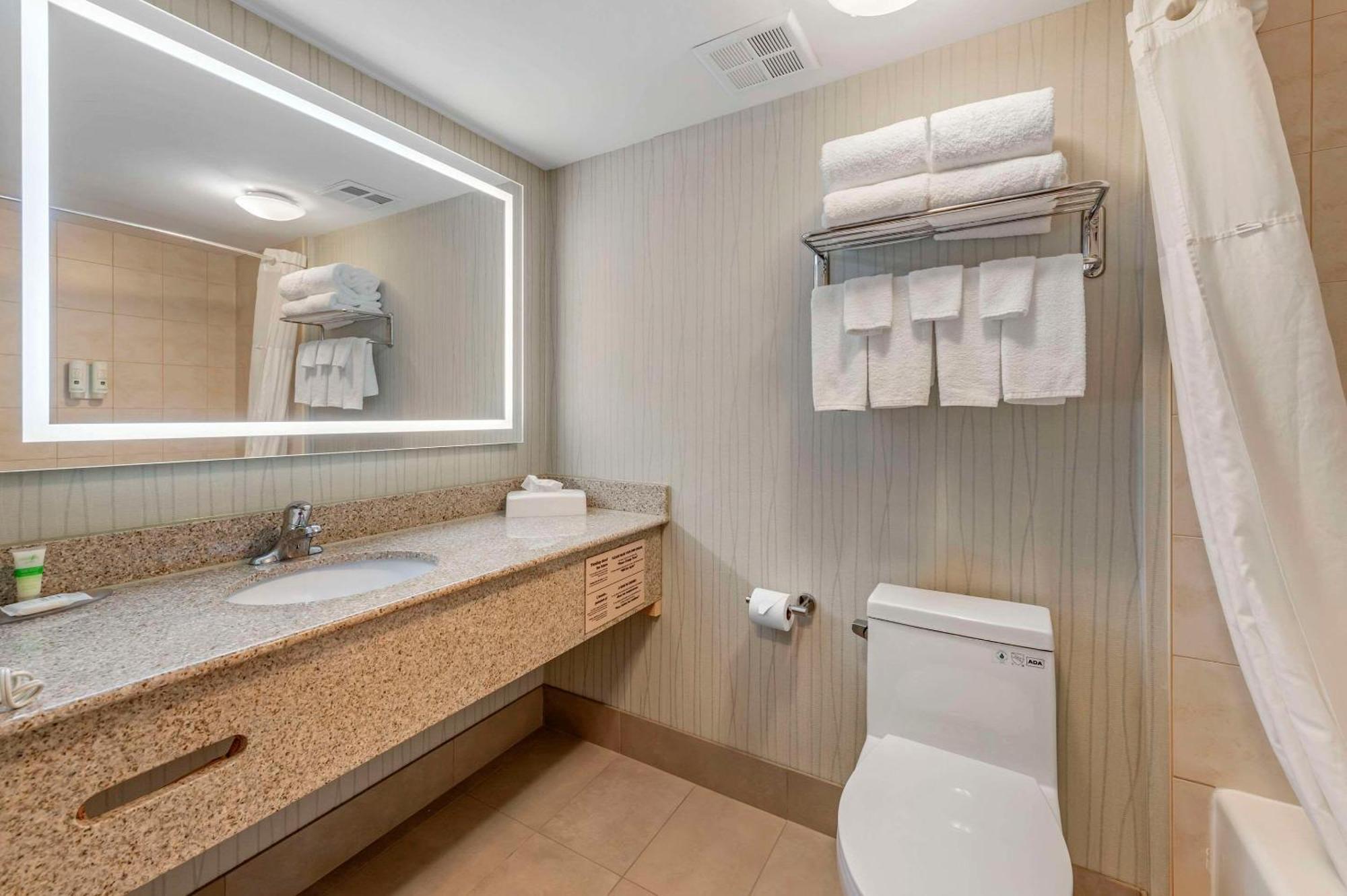 Quality Inn Ottawa Exterior photo